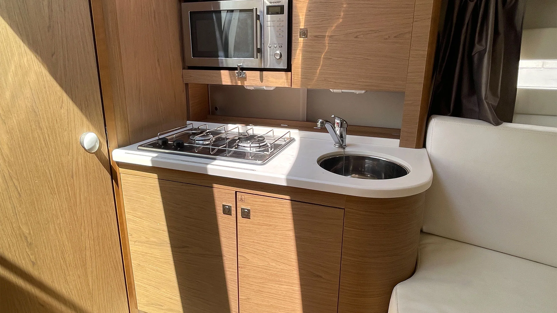 barco-de-segunda-mano-jeanneau-leader-8-vista-cocina