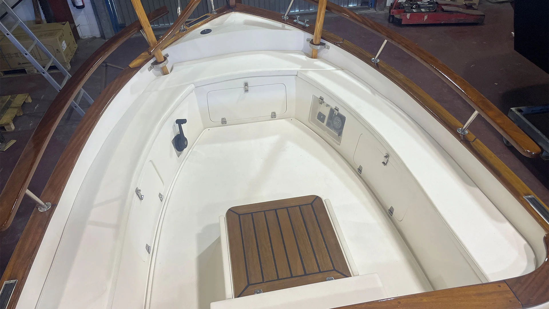 barco-de-segunda-mano-menorquin-31-solarium-entrega-inmediata-zona-proa