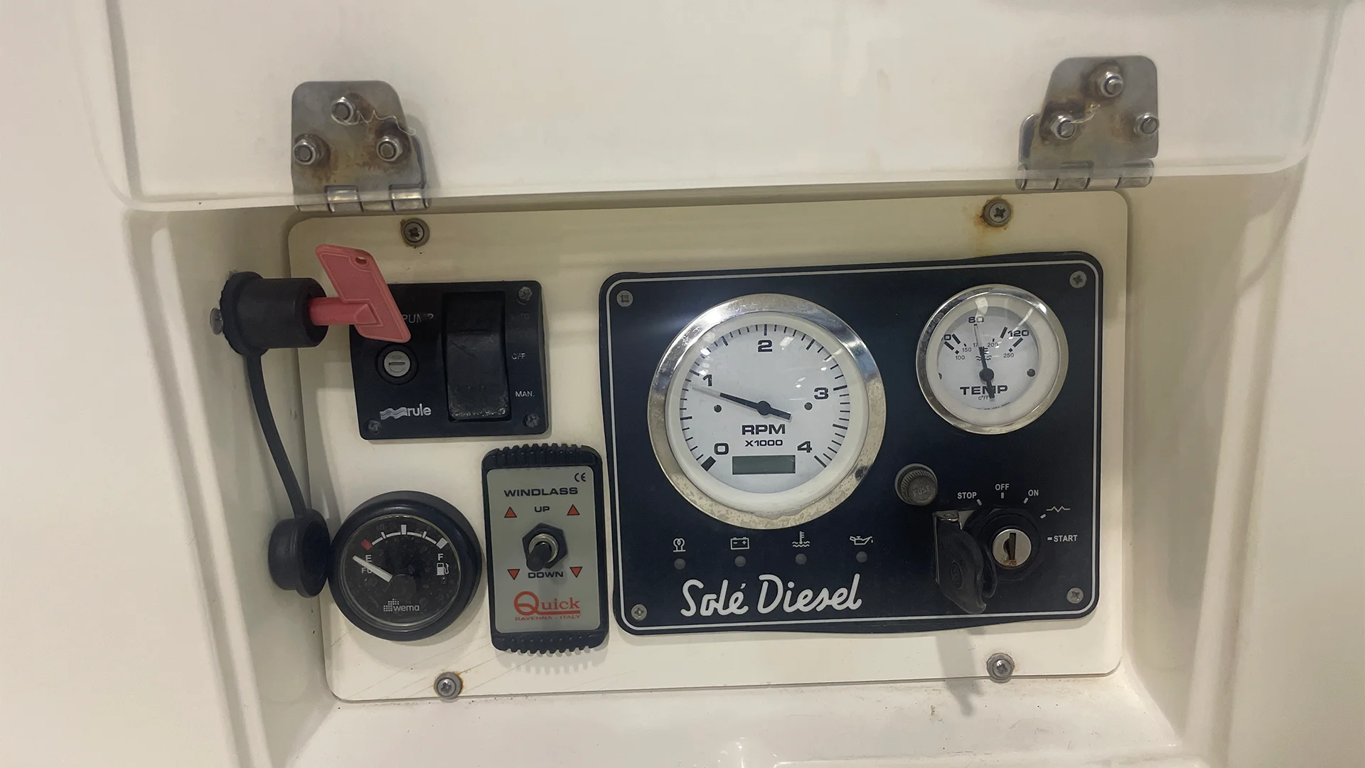barco-de-segunda-mano-menorquin-36-solarium-cuenta-horas
