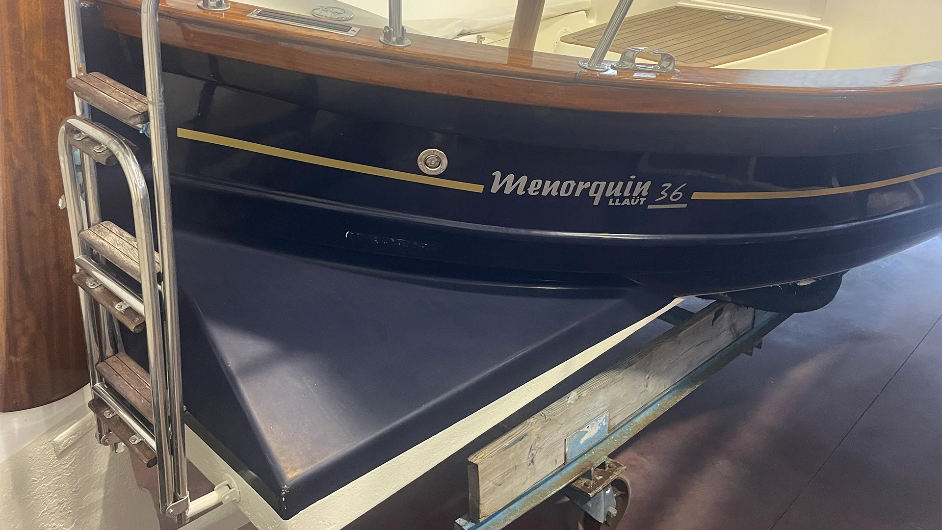 barco-de-segunda-mano-menorquin-36-solarium-escalera-de-baño