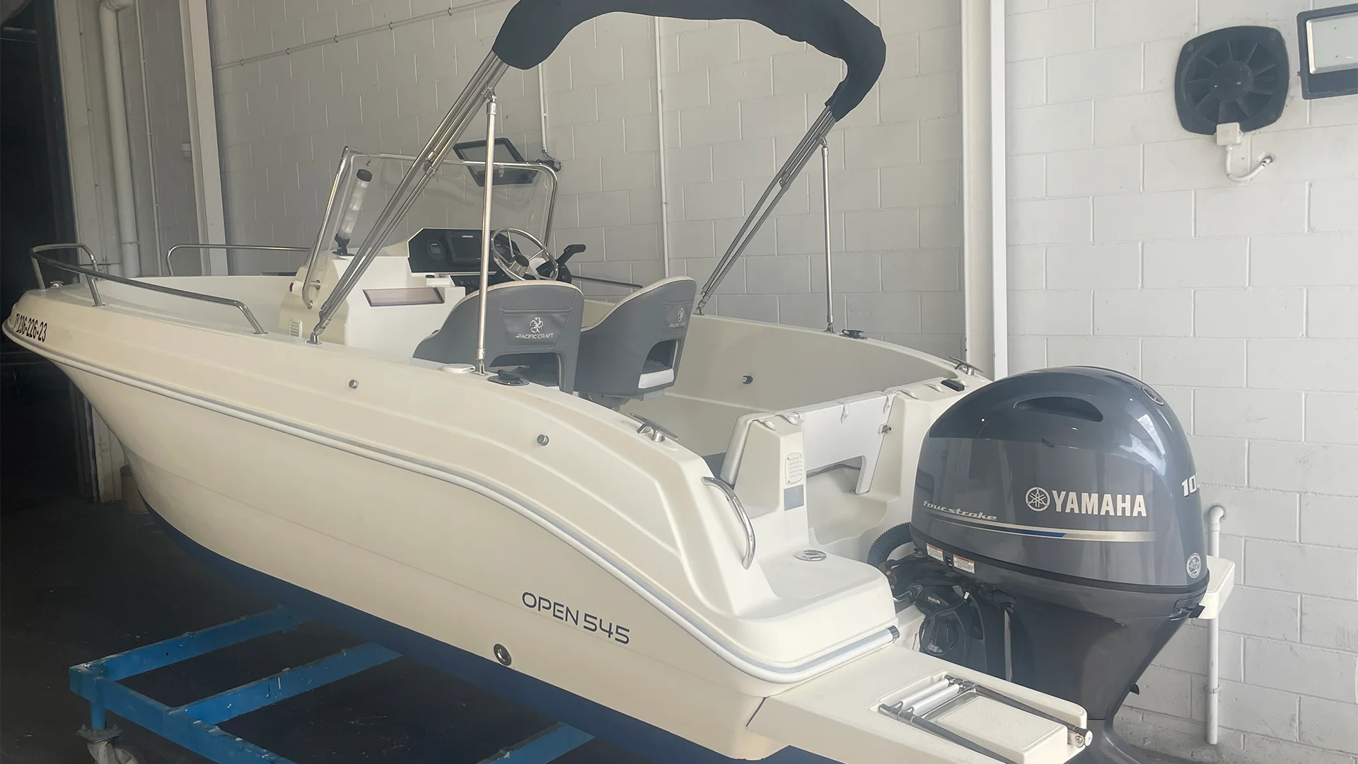 barco-de-segunda-mano-pacific-craft-545-desde-popa