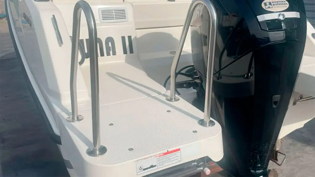 Barco de segunda mano Quicksilver Activ 555 Open - Escalera de baño