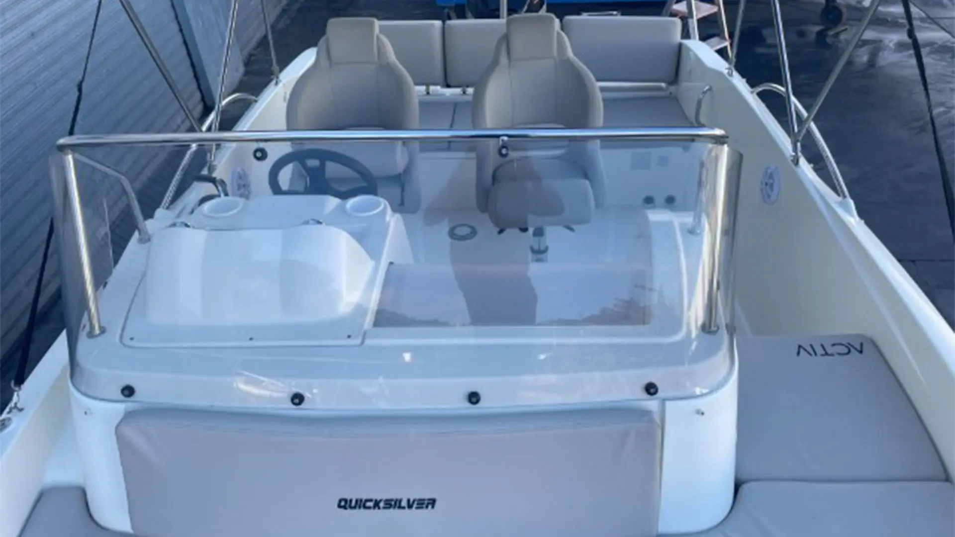 Barco de segunda mano Quicksilver Activ 675 Sundeck - Consola