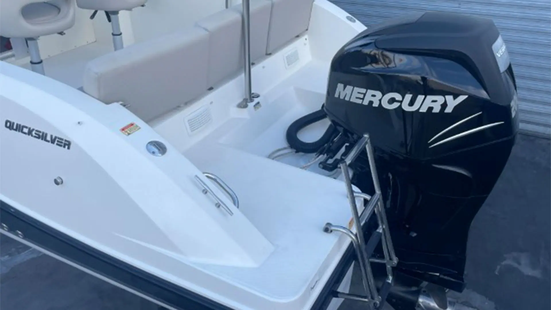Barco de segunda mano Quicksilver Activ 675 Sundeck - Escalera de baño