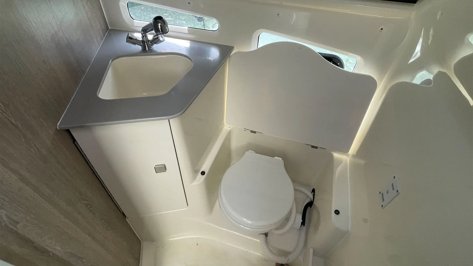 Barcos de segunda mano Quicksilver Activ 905 weekend - Lavabo