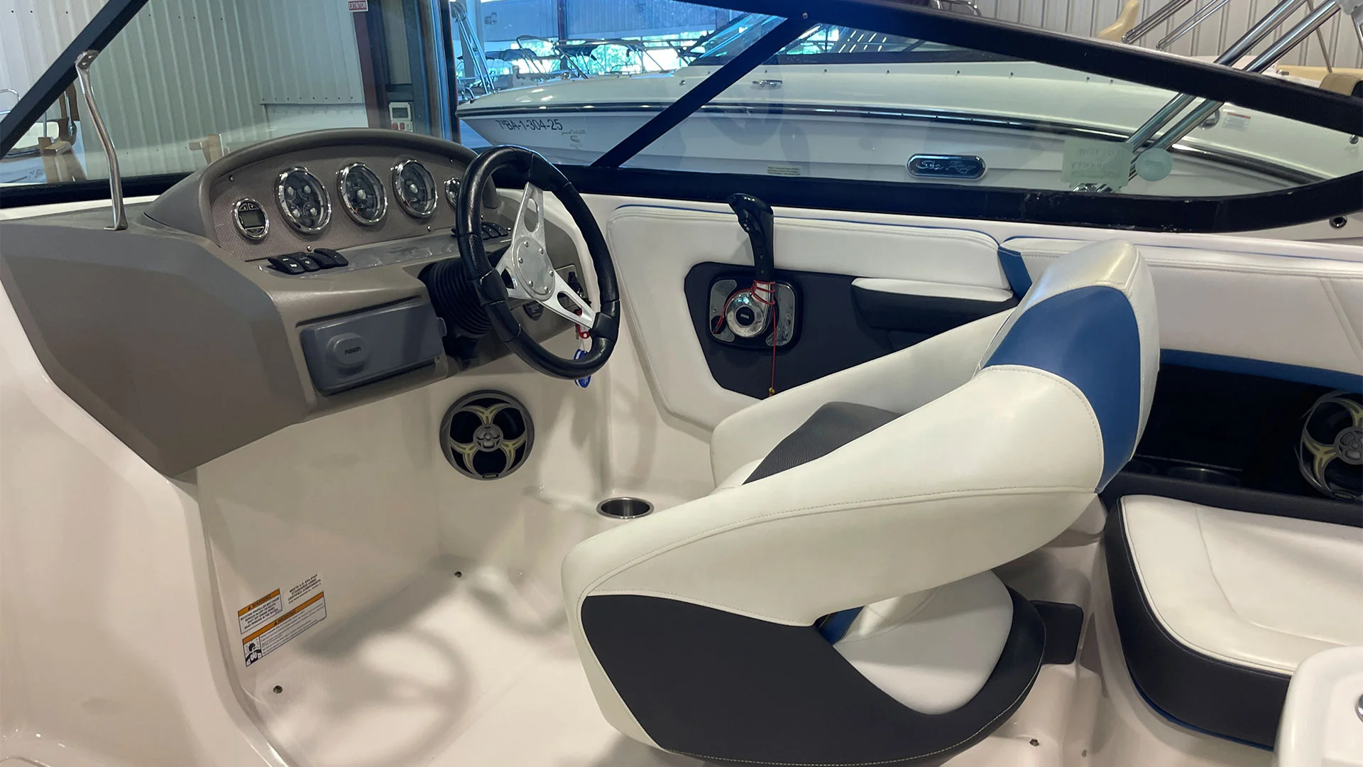 barco-de-segunda-mano-regal-2000-imagen-lateral-asiento-patron