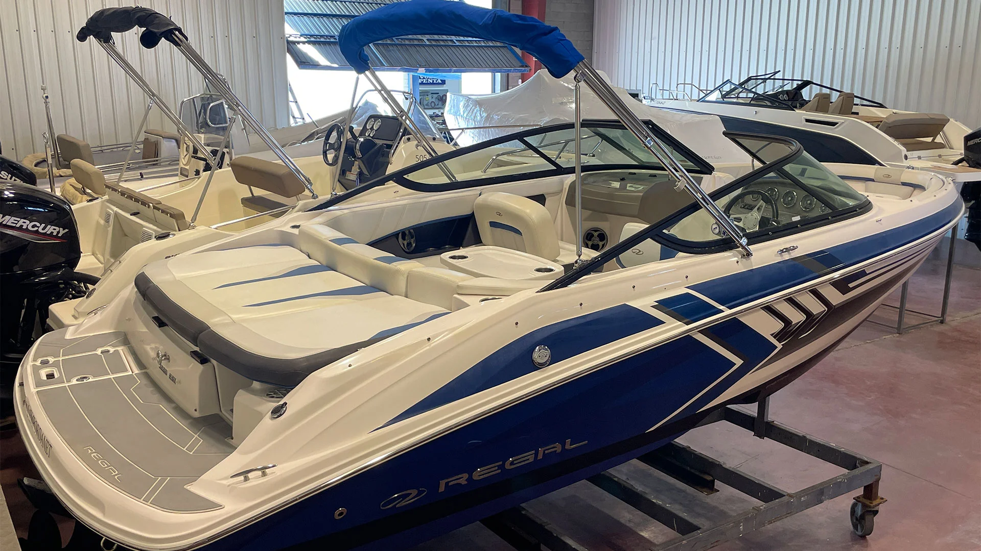 barco-de-segunda-mano-regal-2000-imagen-lateral-en-stock