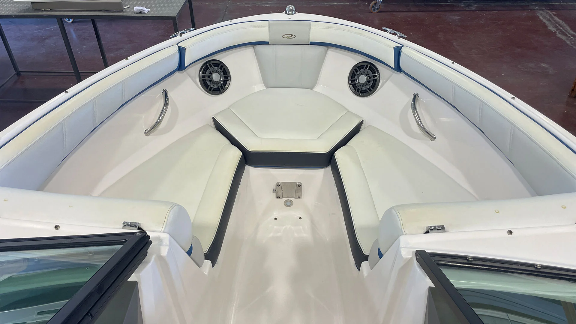 barco-de-segunda-mano-regal-2000-imagen-lateral-proa