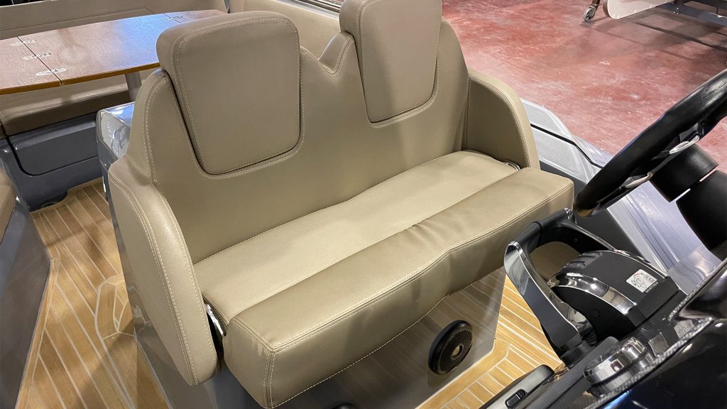 Barco de segunda mano Sacs Strider 900 - Asientos consola