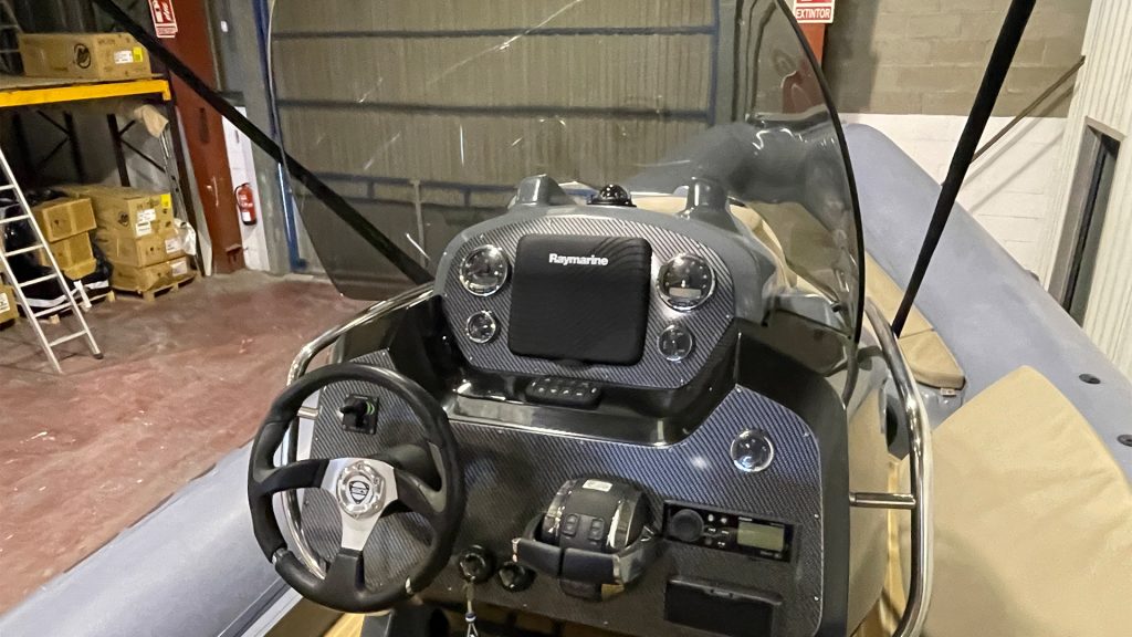 Barco de segunda mano Sacs Strider 900 - Consola