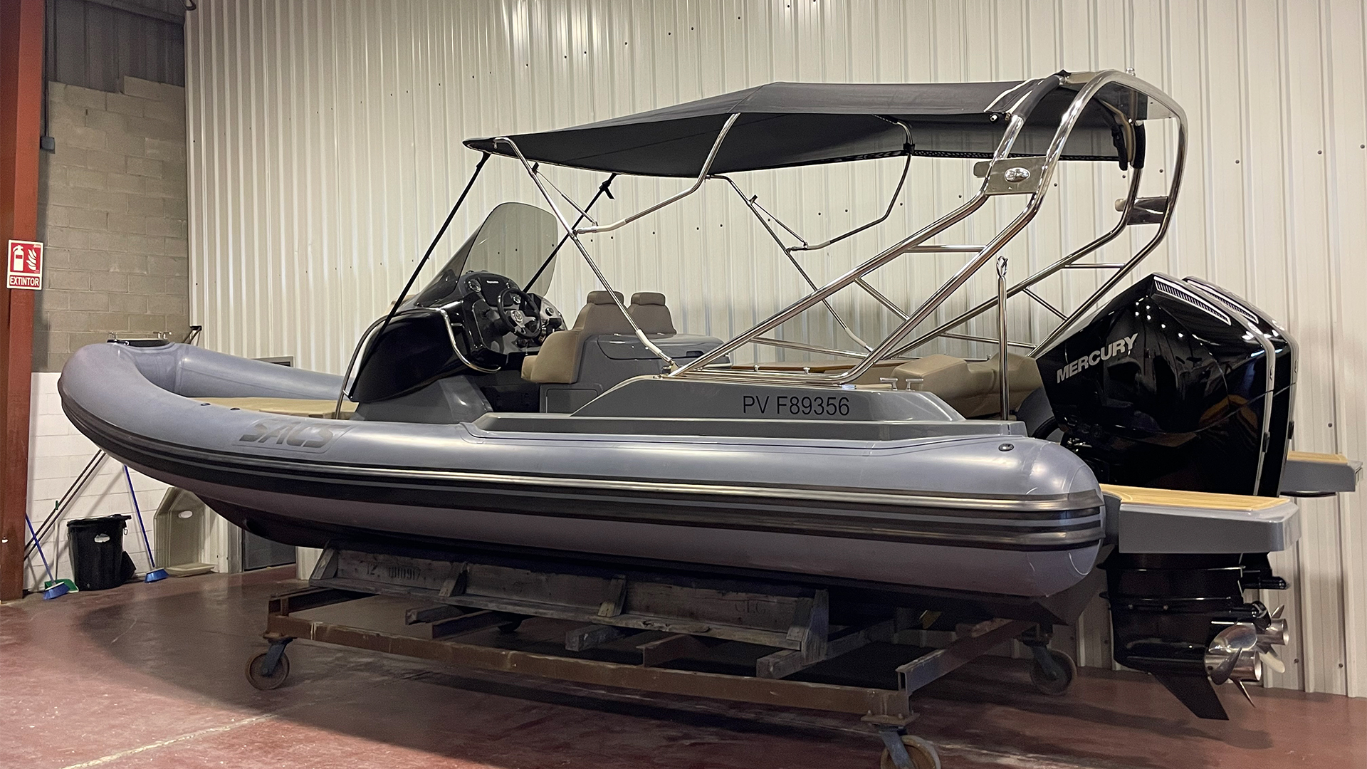Barco de segunda mano Sacs Strider 900 - En exposición