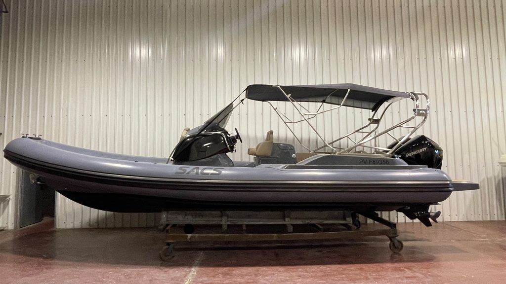 Barco de segunda mano Sacs Strider 900 - Imagen lateral
