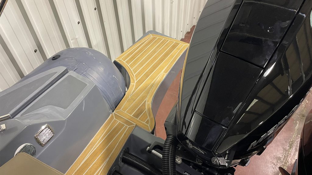 Barco de segunda mano Sacs Strider 900 - Plataforma de baño