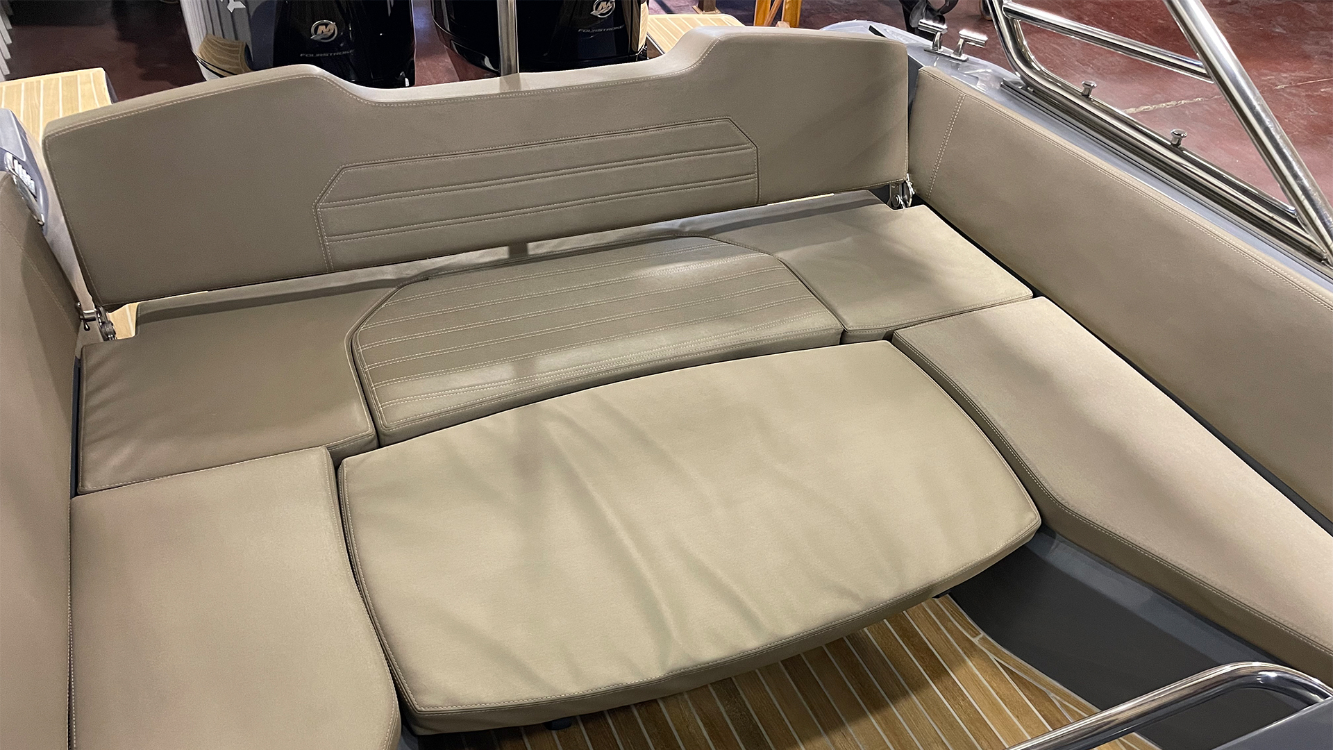 Barco de segunda mano Sacs Strider 900 - Soláium popa