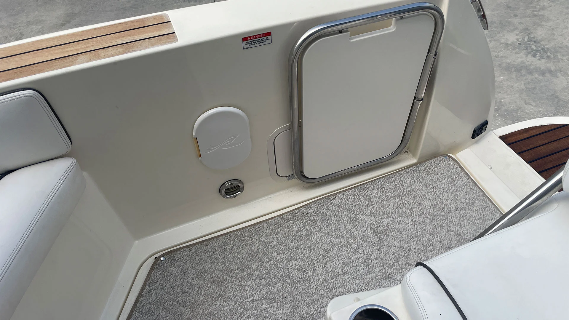barco-de-segunda-mano-sea-ray-255-sundancer-acceso
