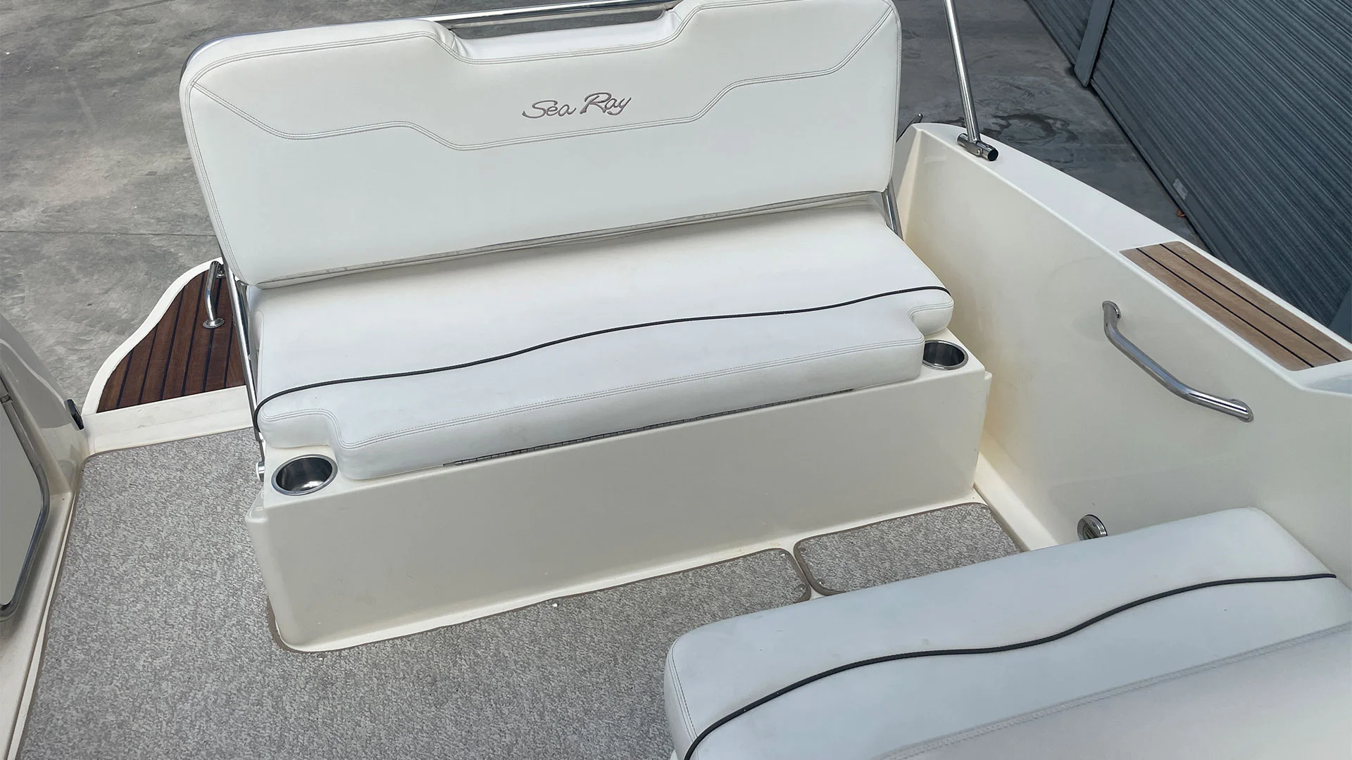 barco-de-segunda-mano-sea-ray-255-sundancer-asiento-popa