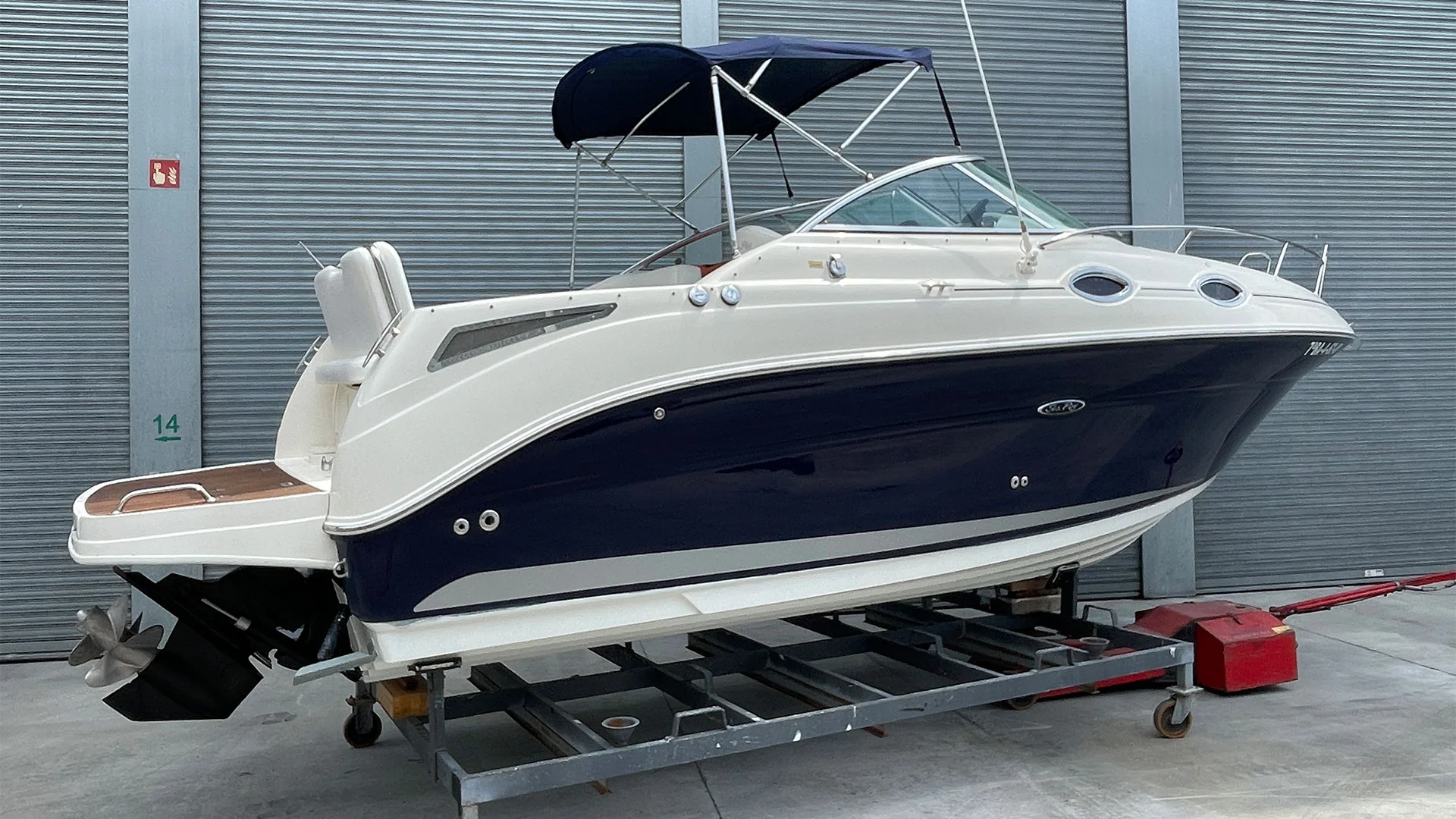barco-de-segunda-mano-sea-ray-255-sundancer-en-exposicion
