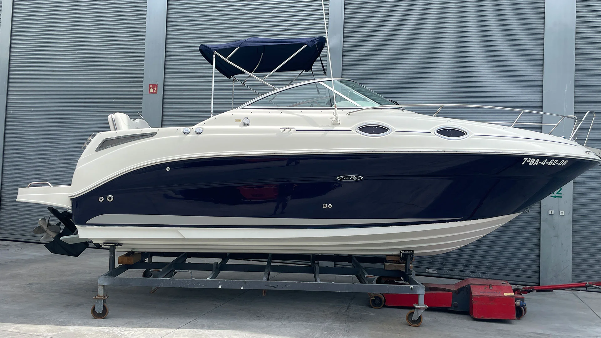 barco-de-segunda-mano-sea-ray-255-sundancer-imagen-lateral