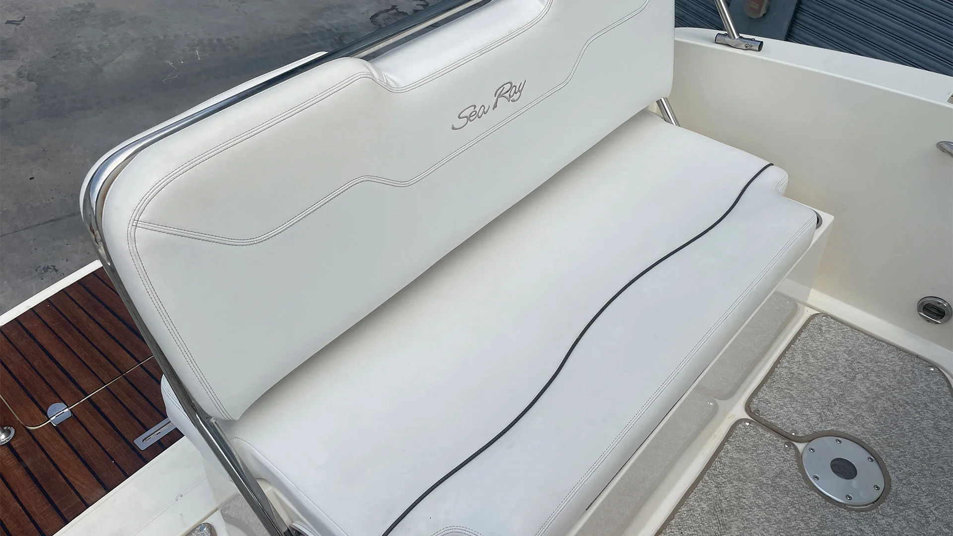 barco-de-segunda-mano-sea-ray-255-sundancer-vista-asiento-popa
