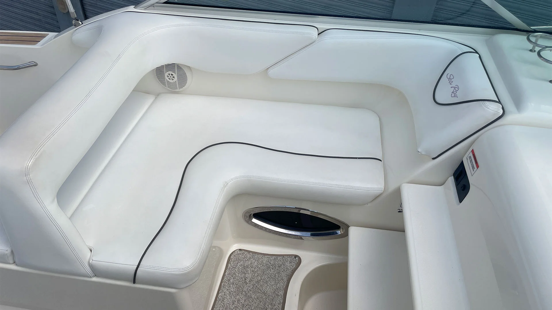 barco-de-segunda-mano-sea-ray-255-sundancer-zona-copiloto