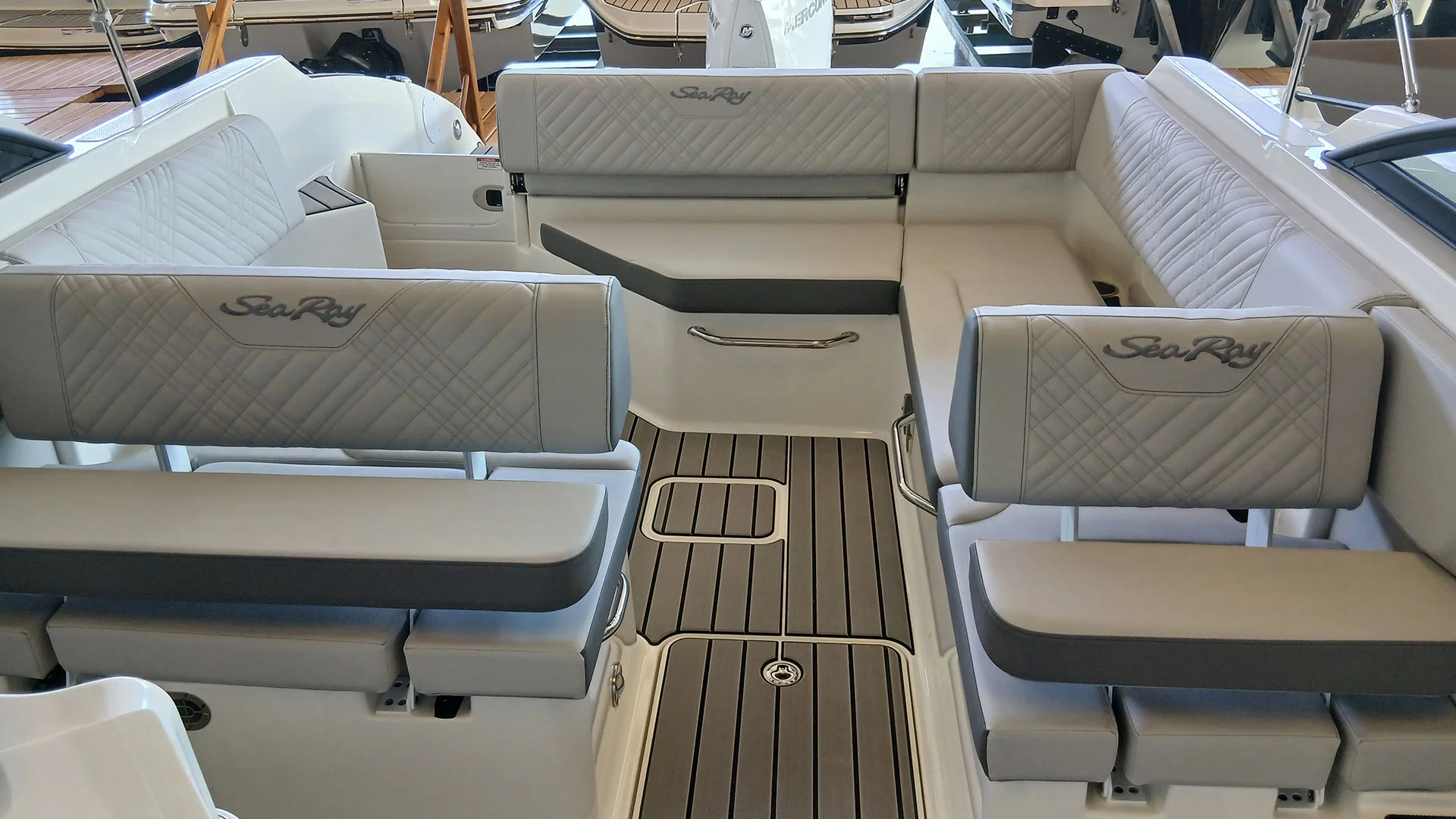 barco-de-segunda-mano-sea-ray-sdx-250-ob-asientos