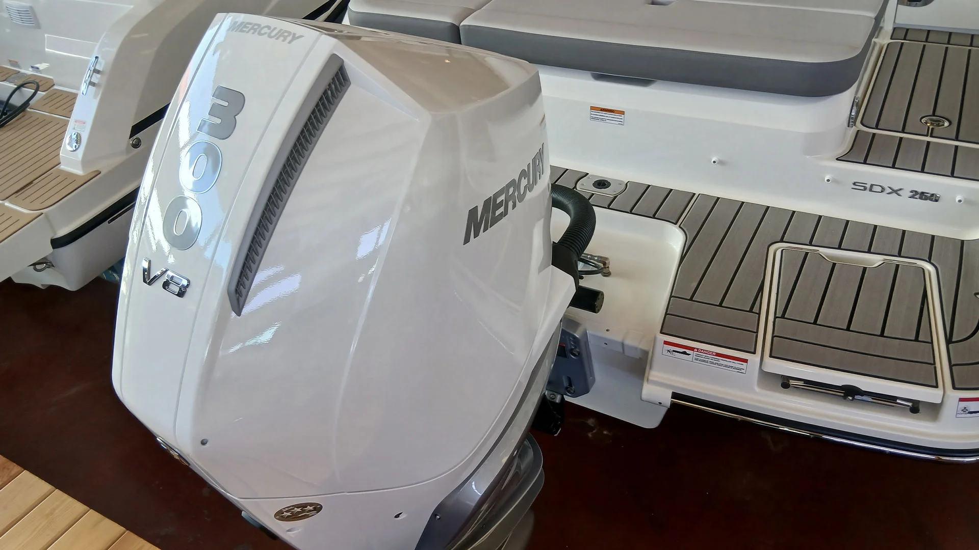 barco-de-segunda-mano-sea-ray-sdx-250-ob-motor-fueraborda-blanco