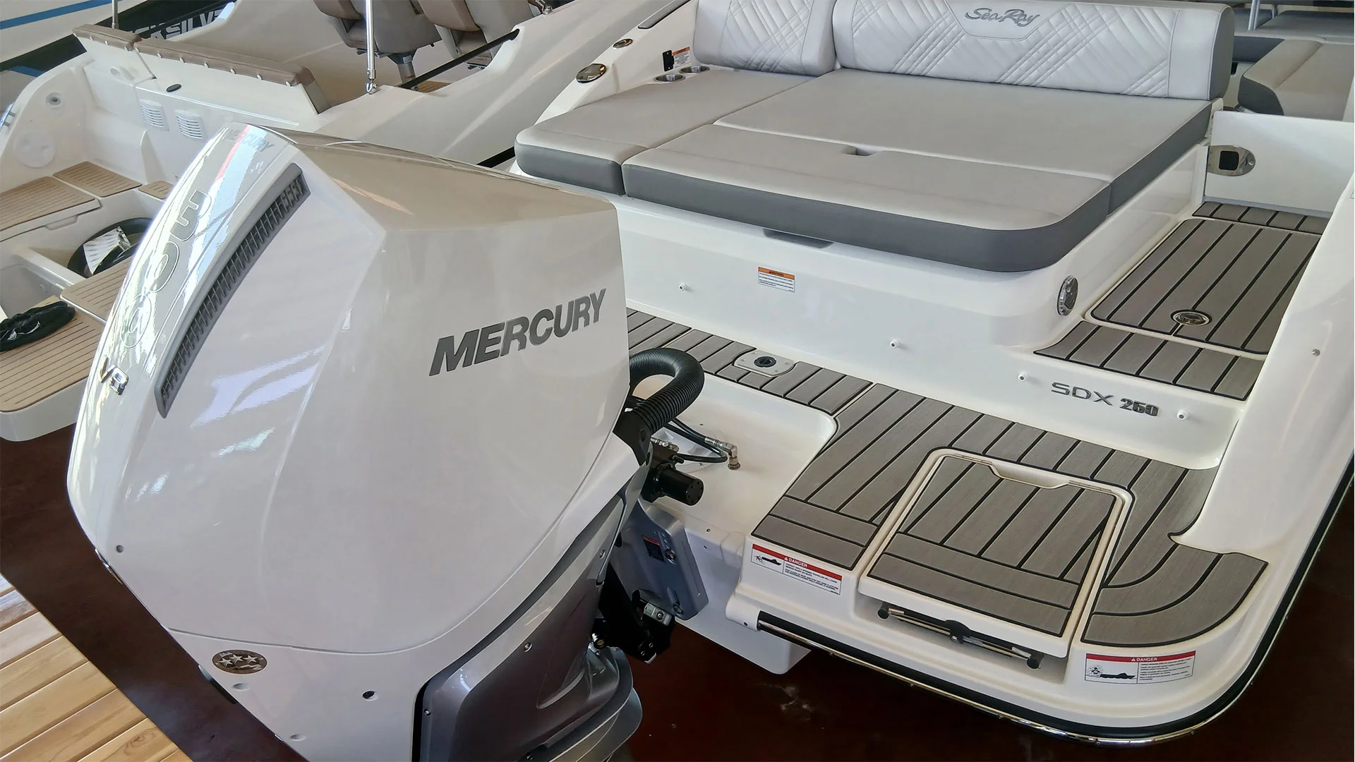 barco-de-segunda-mano-sea-ray-sdx-250-ob-plataforma-de-baño