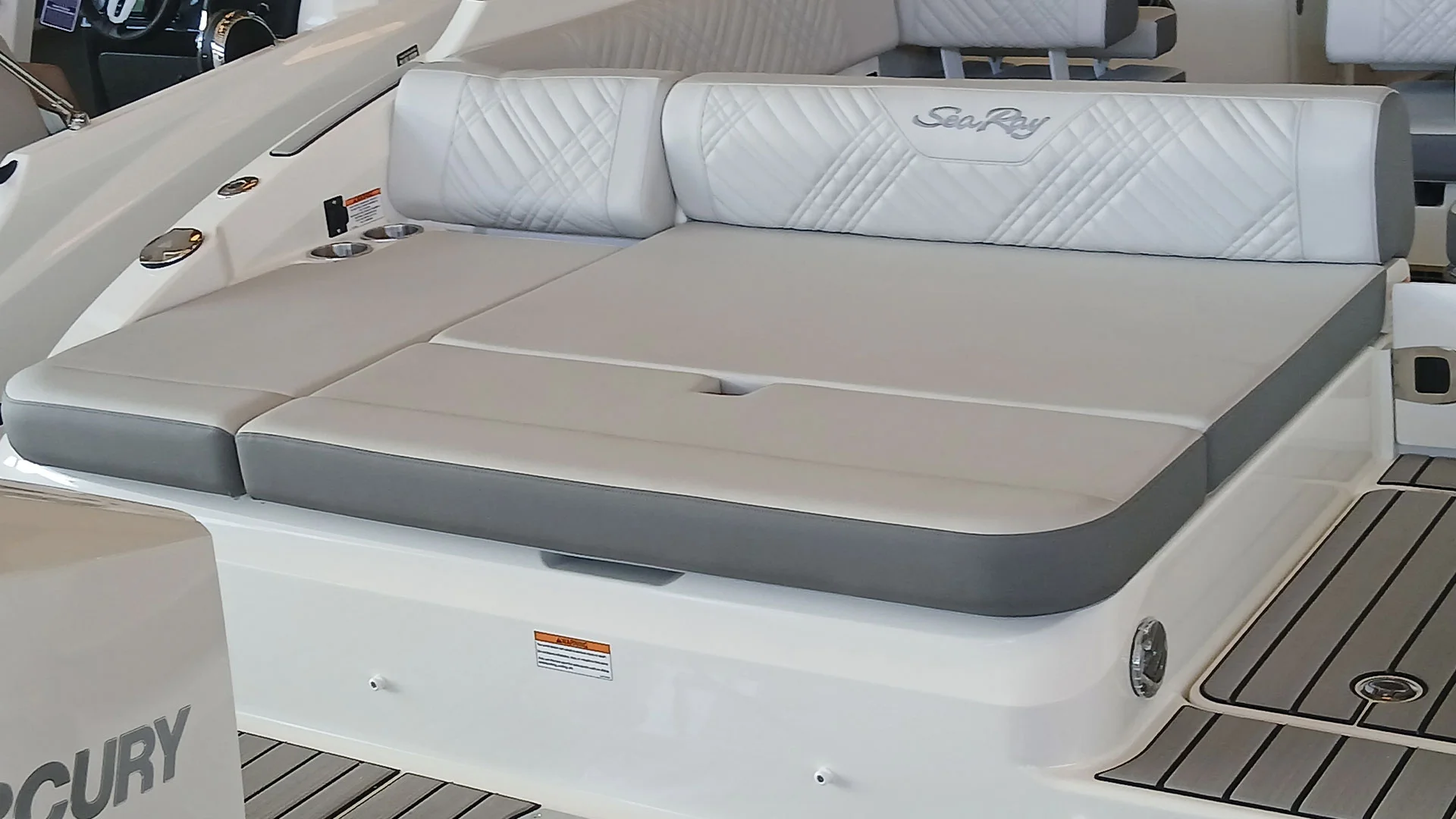 barco-de-segunda-mano-sea-ray-sdx-250-ob-solarium-popa