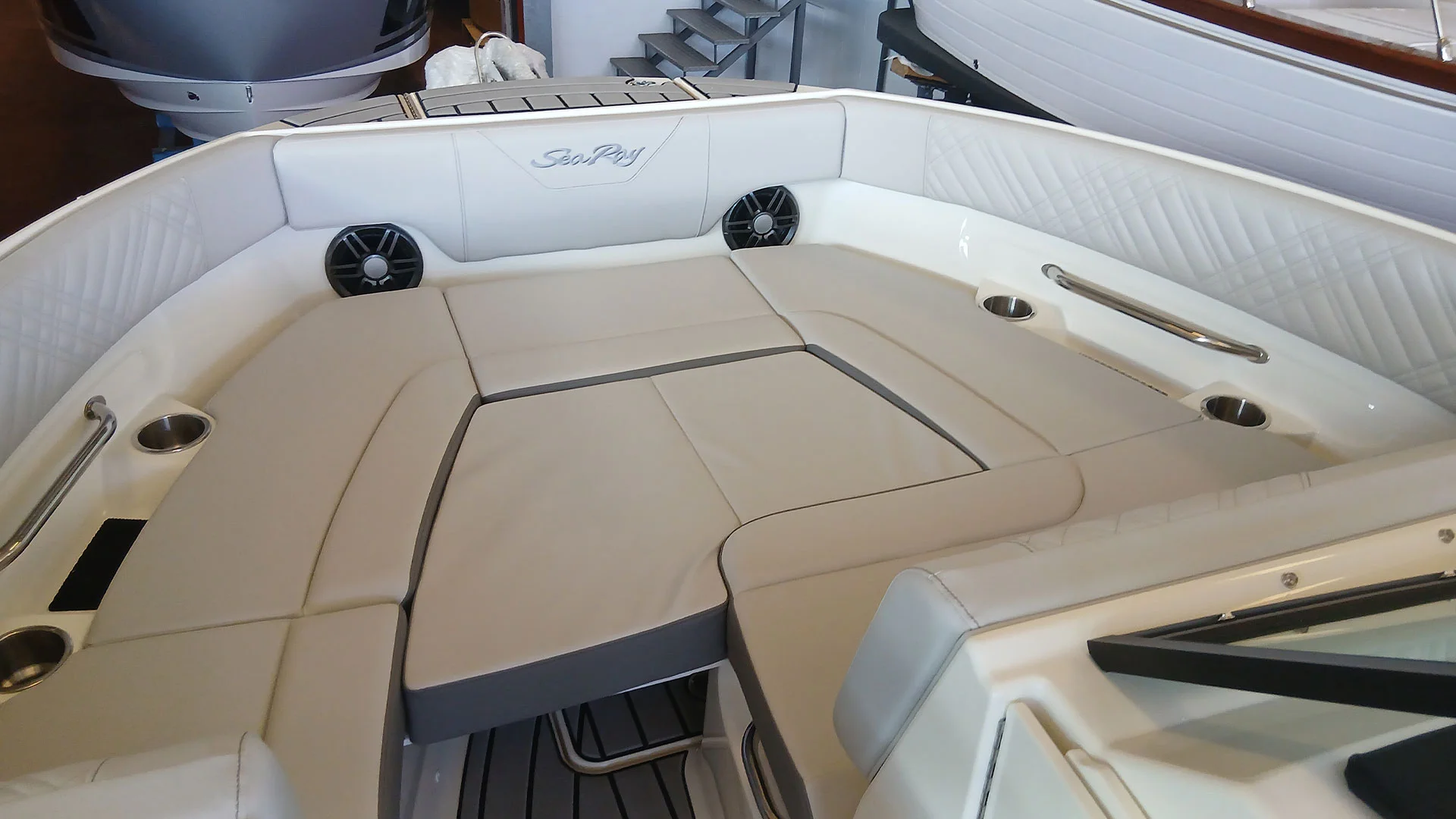 barco-de-segunda-mano-sea-ray-sdx-250-ob-solarium