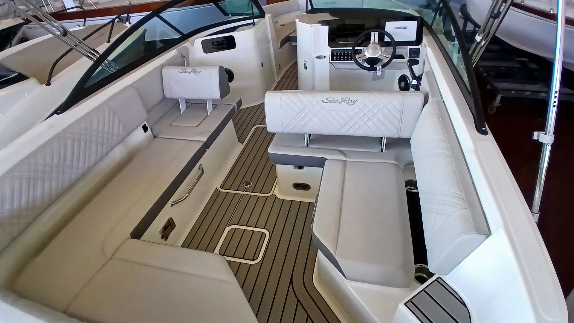 barco-de-segunda-mano-sea-ray-sdx-250-ob-vista-bañera