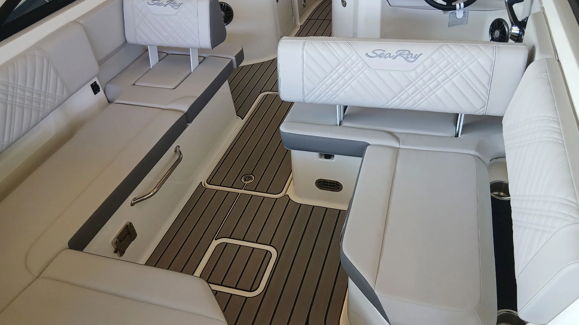 barco-de-segunda-mano-sea-ray-sdx-250-ob-zona-descanso