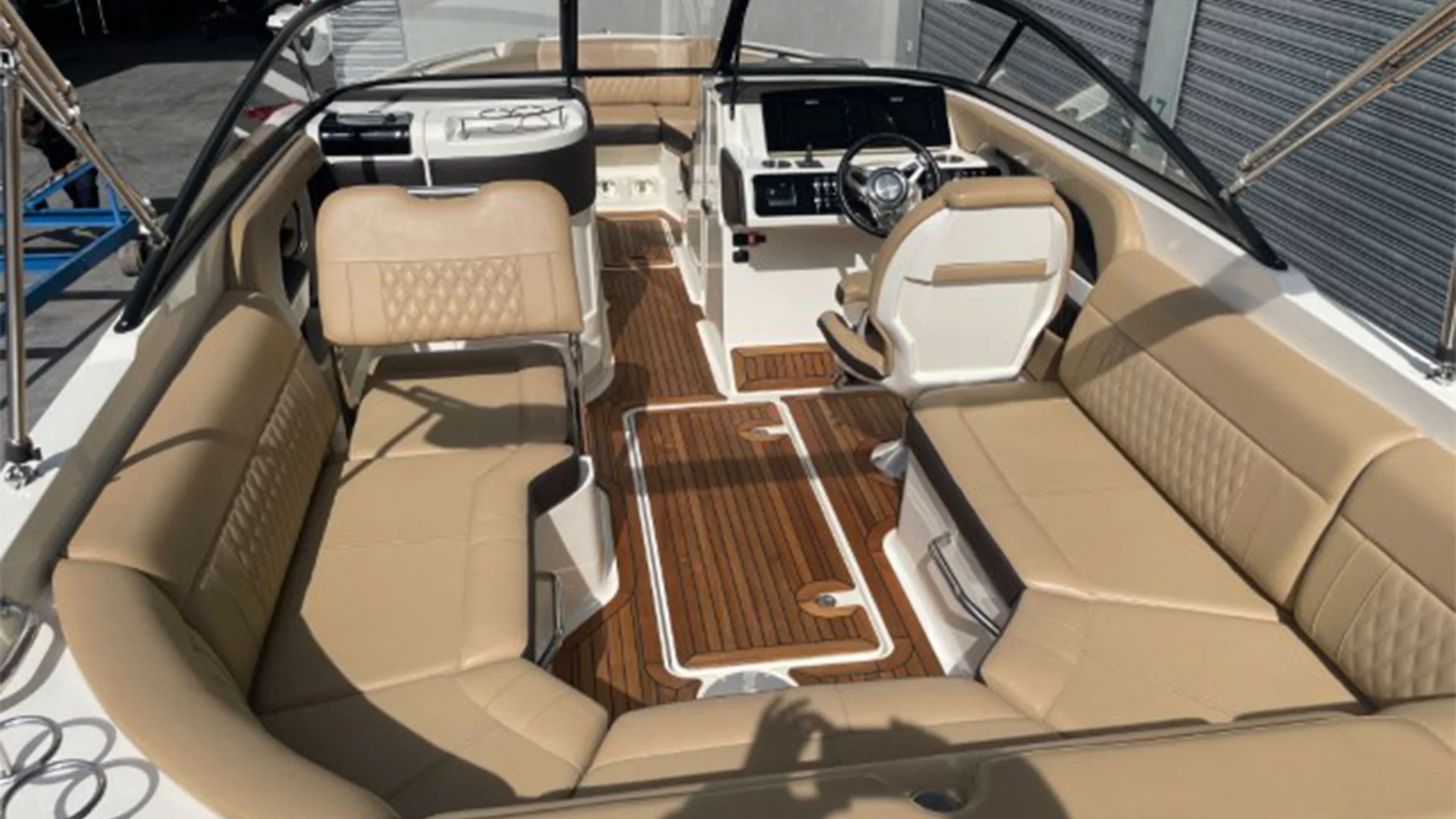 barco-de-segunda-mano-sea-ray-slx-250-bañera