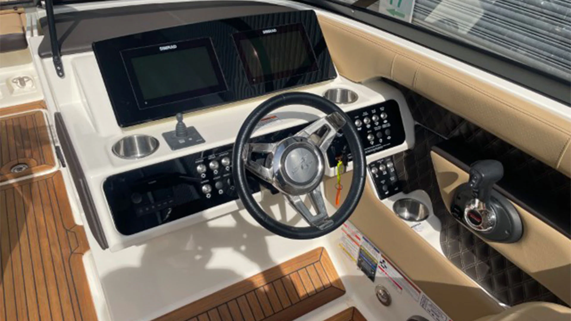 barco-de-segunda-mano-sea-ray-slx-250-consola