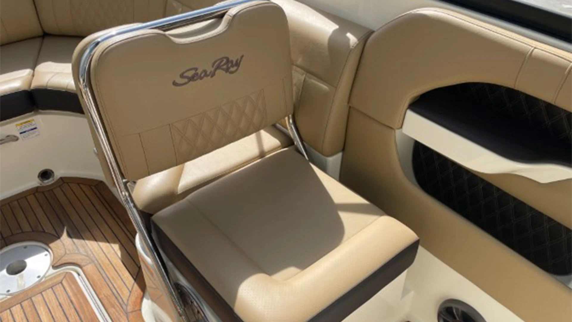 barco-de-segunda-mano-sea-ray-slx-250-detalle-asiento