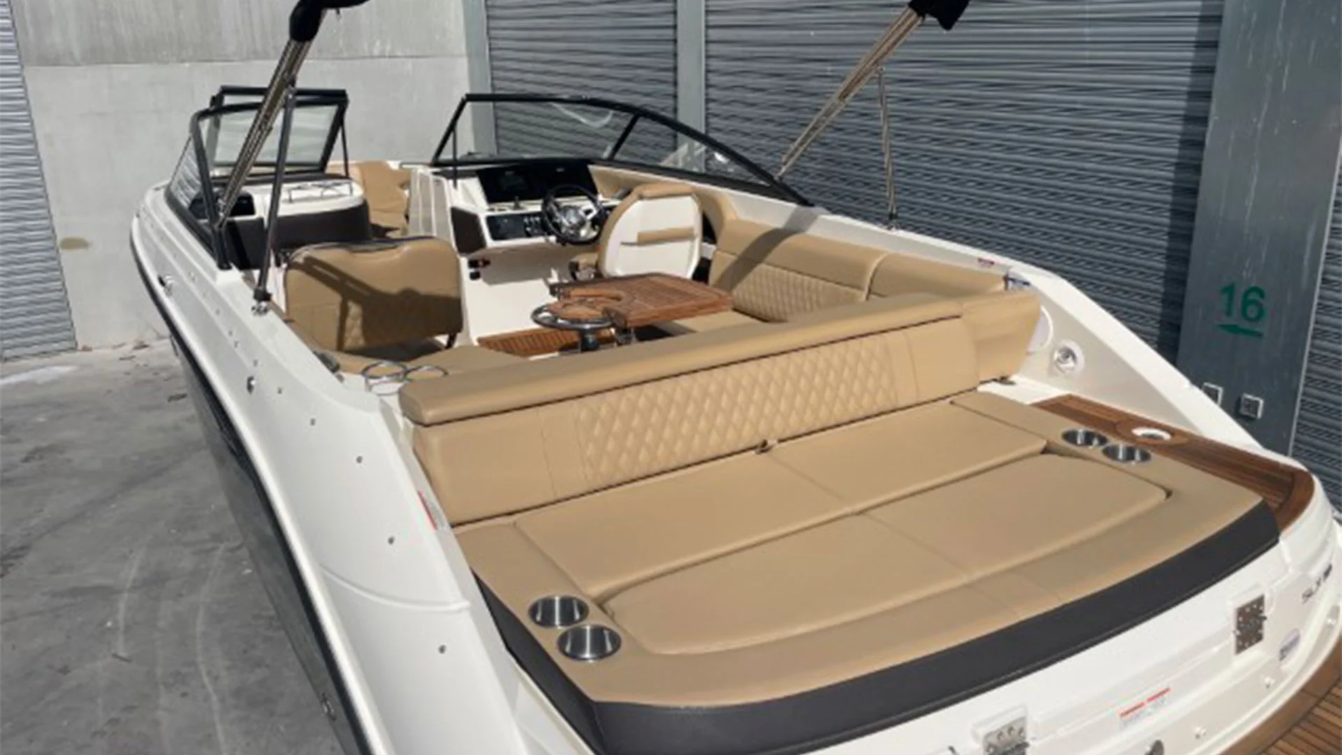 barco-de-segunda-mano-sea-ray-slx-250-solarium-popa