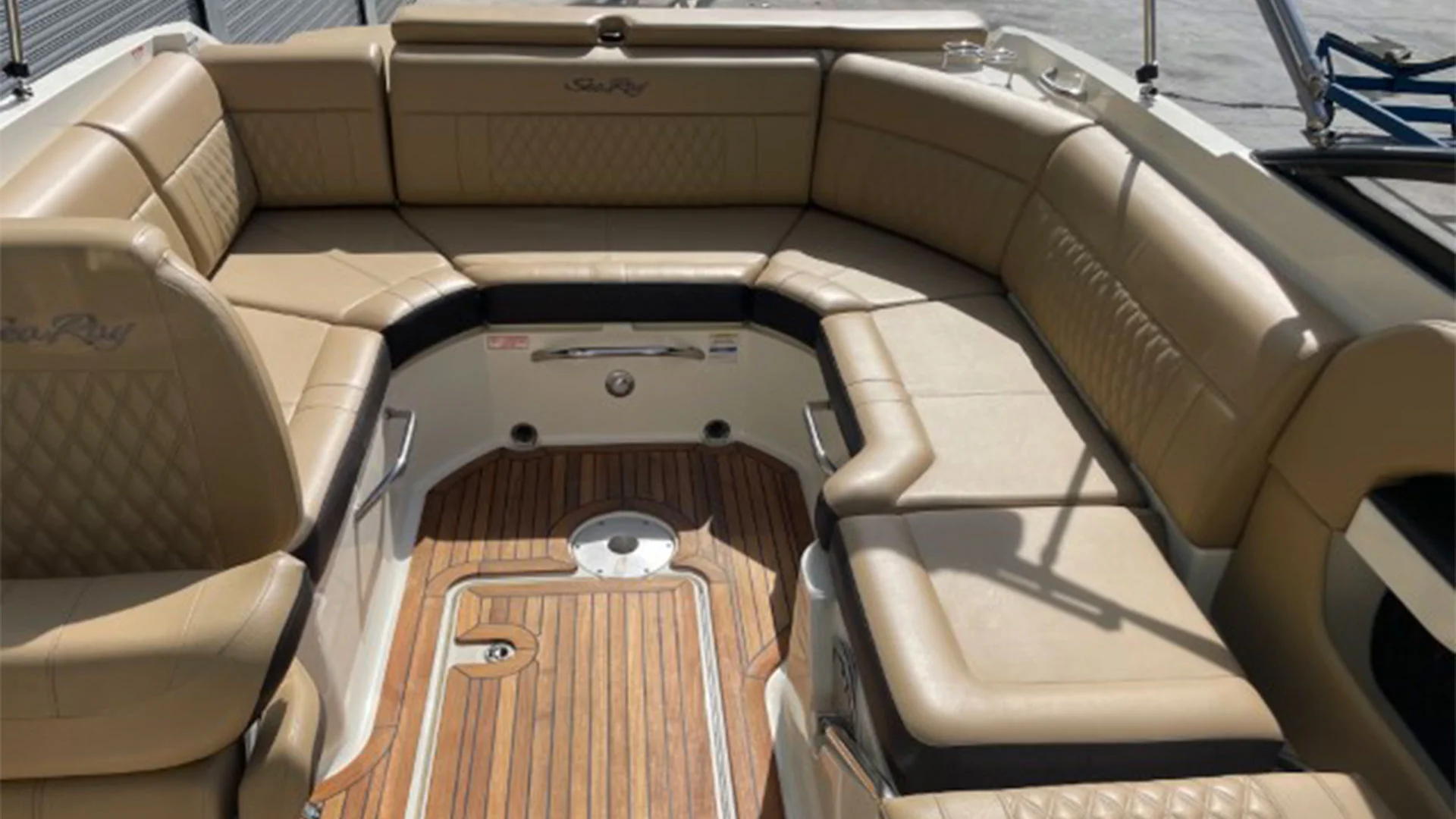 barco-de-segunda-mano-sea-ray-slx-250-vista-bañera