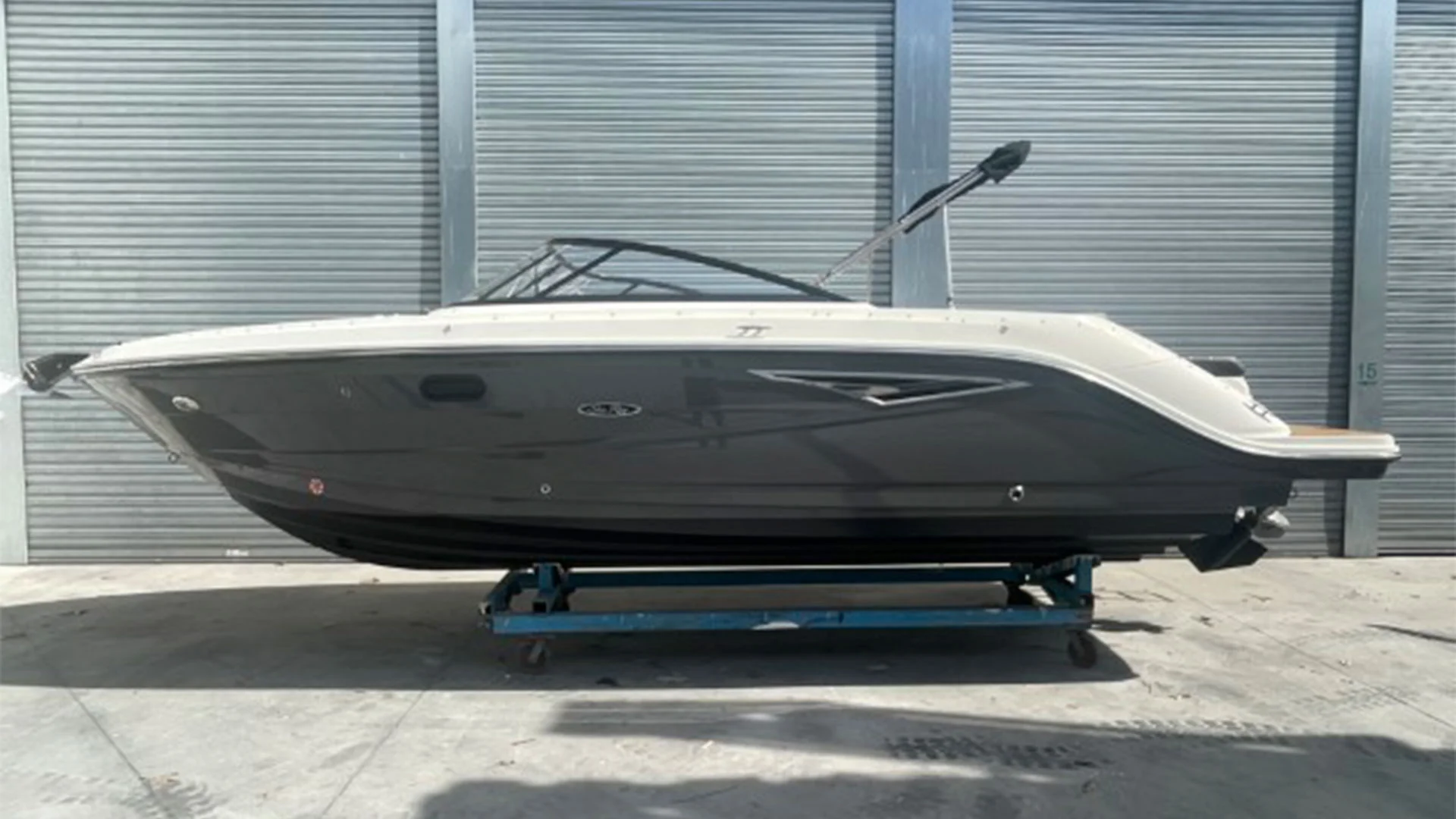 barco-de-segunda-mano-sea-ray-slx-250-vista-lateral