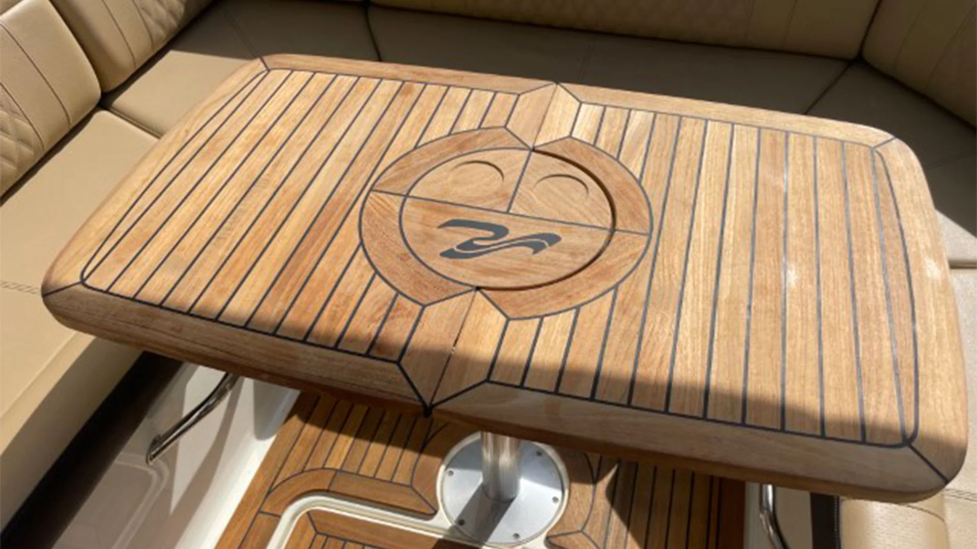 barco-de-segunda-mano-sea-ray-slx-250-vista-picnic