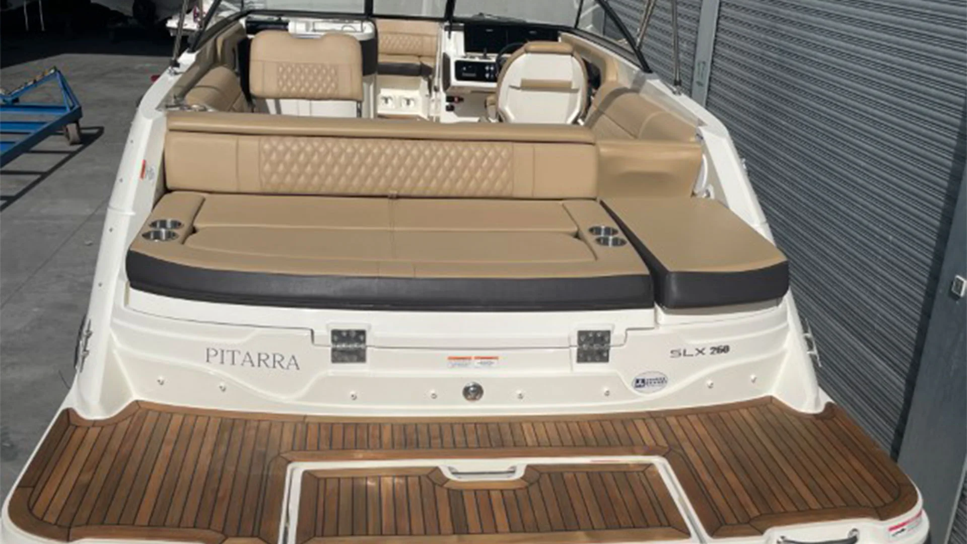 barco-de-segunda-mano-sea-ray-slx-250-vista-popa