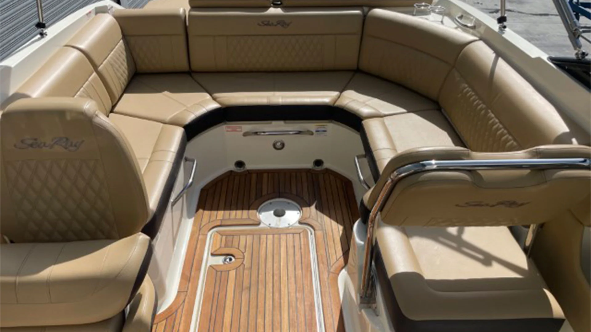 barco-de-segunda-mano-sea-ray-slx-250-zona-bañera