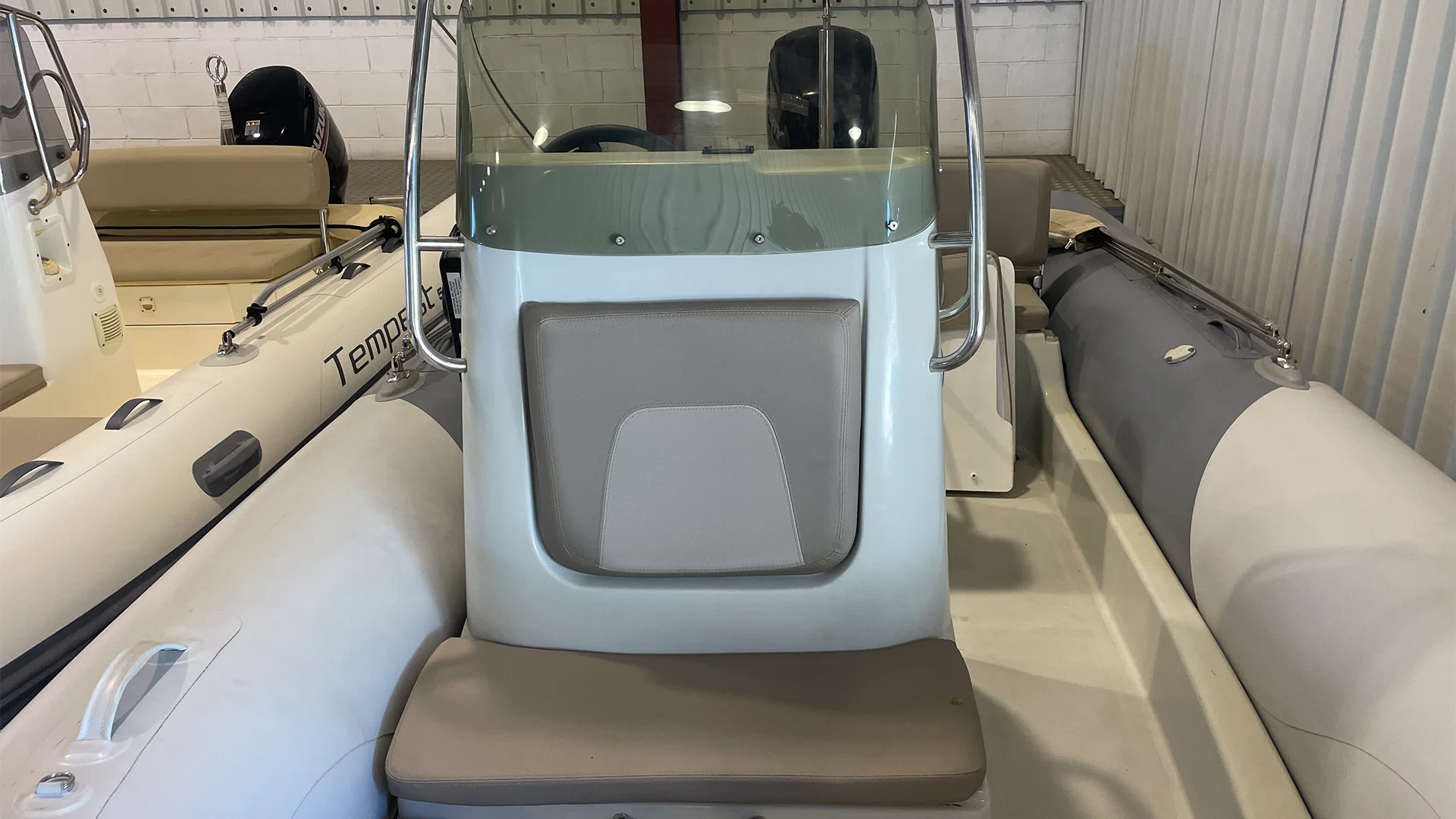 barco-de-segunda-mano-zodiac-medline-580-neo-asiento-consola (1)