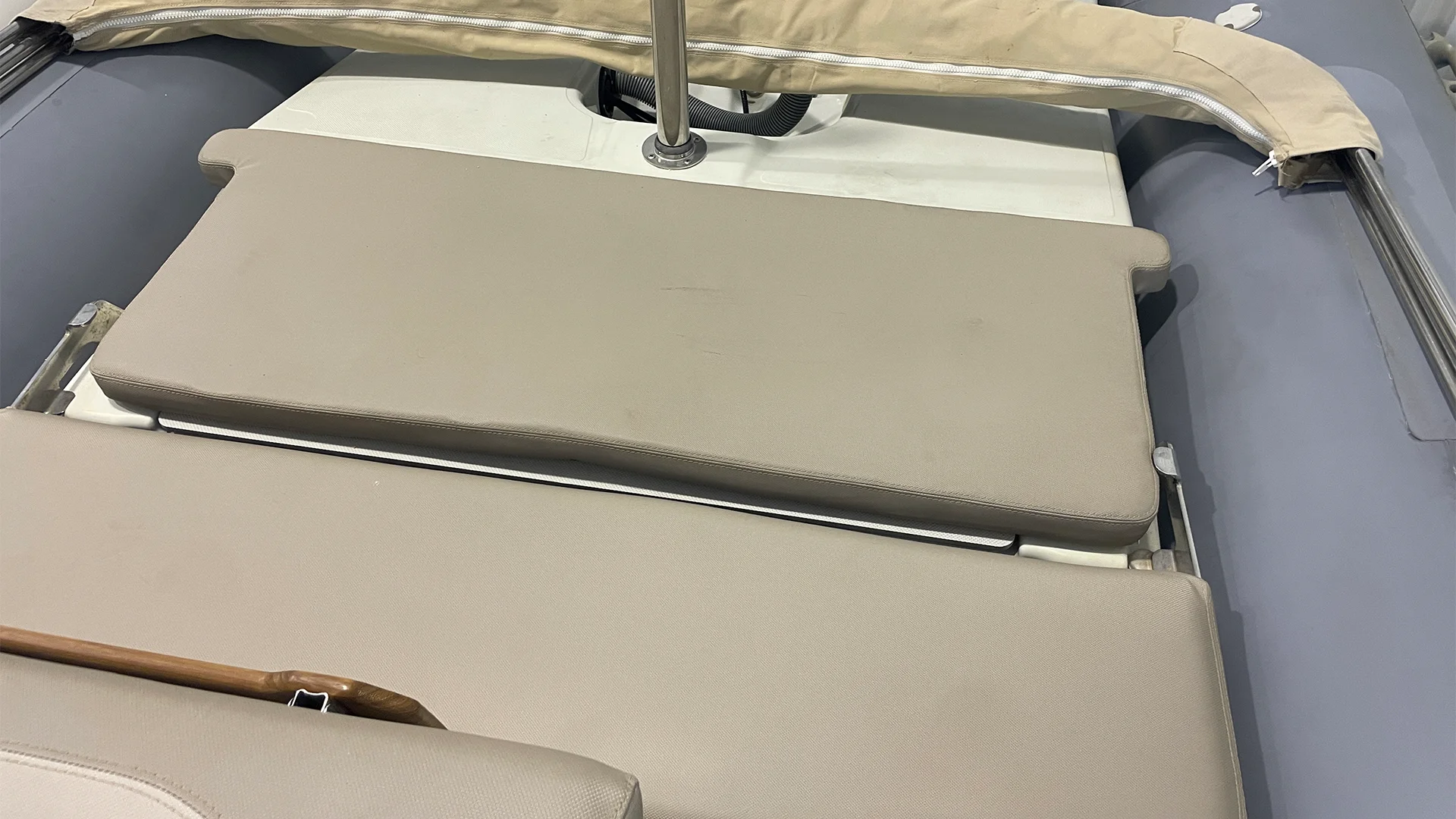 barco-de-segunda-mano-zodiac-medline-580-neo-solarium-popa (1)