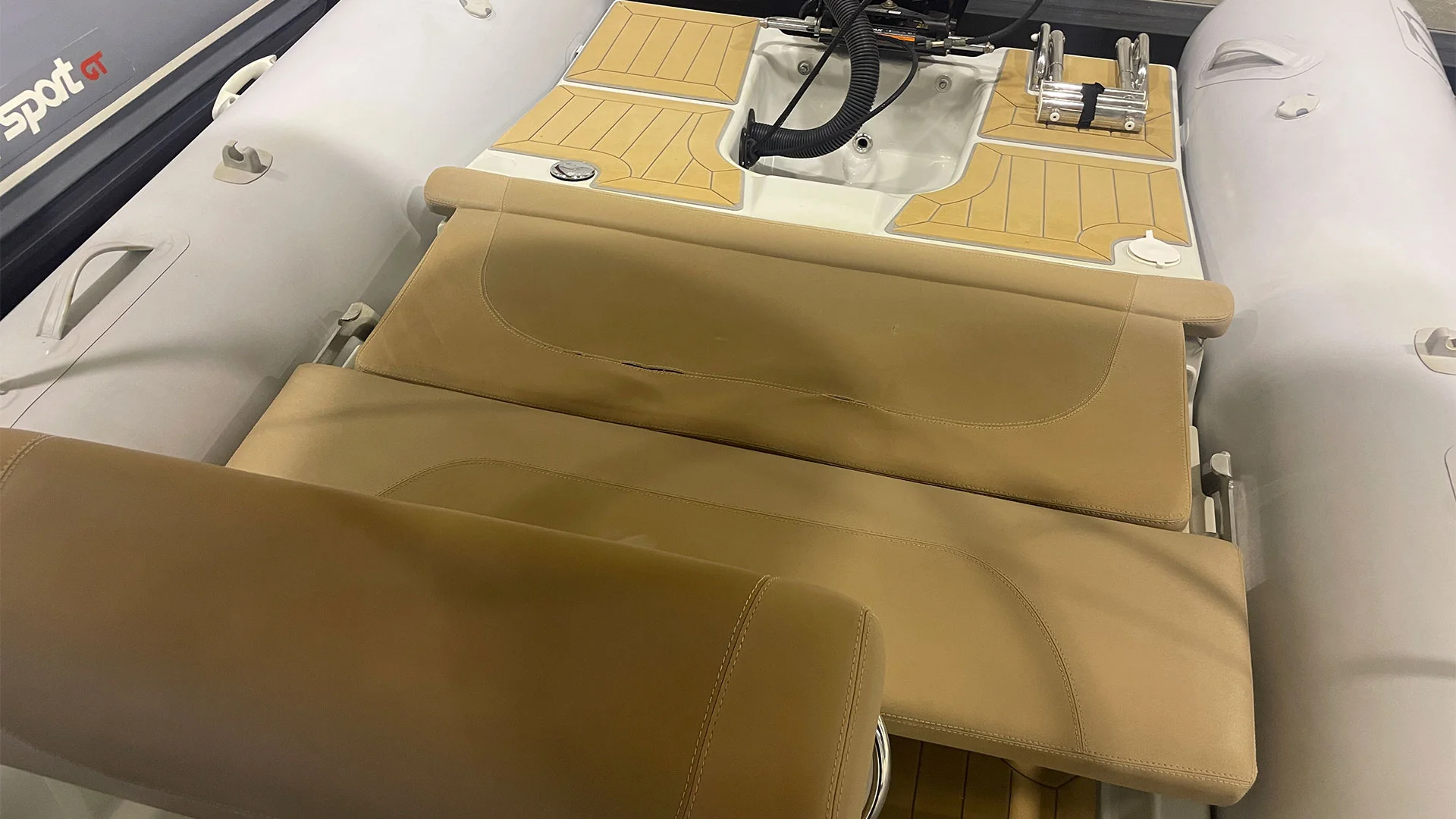 barco-de-segunda-mano-zodiac-medline-580-neo-solarium-popa