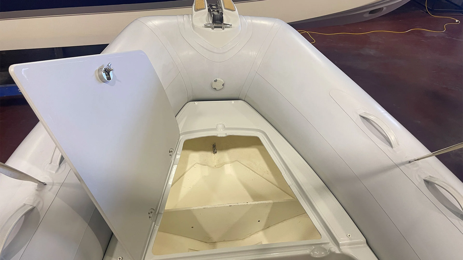 barco-de-segunda-mano-zodiac-medline-580-neo-tambucho-proa