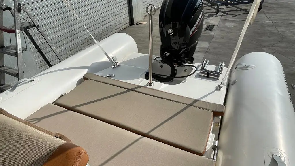 Barco de segunda mano Zodiac Medline 580 Neo - Solárium popa