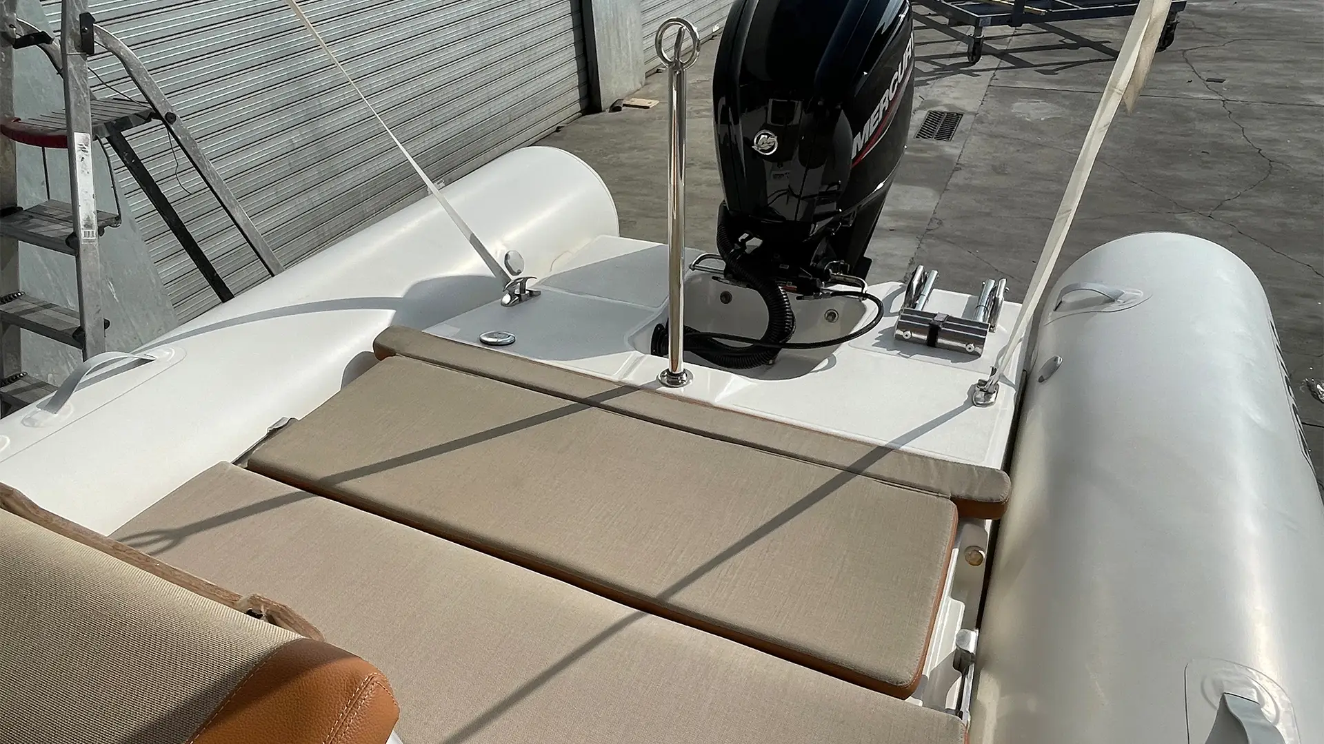 Barco de segunda mano Zodiac Medline 580 Neo - Solárium popa