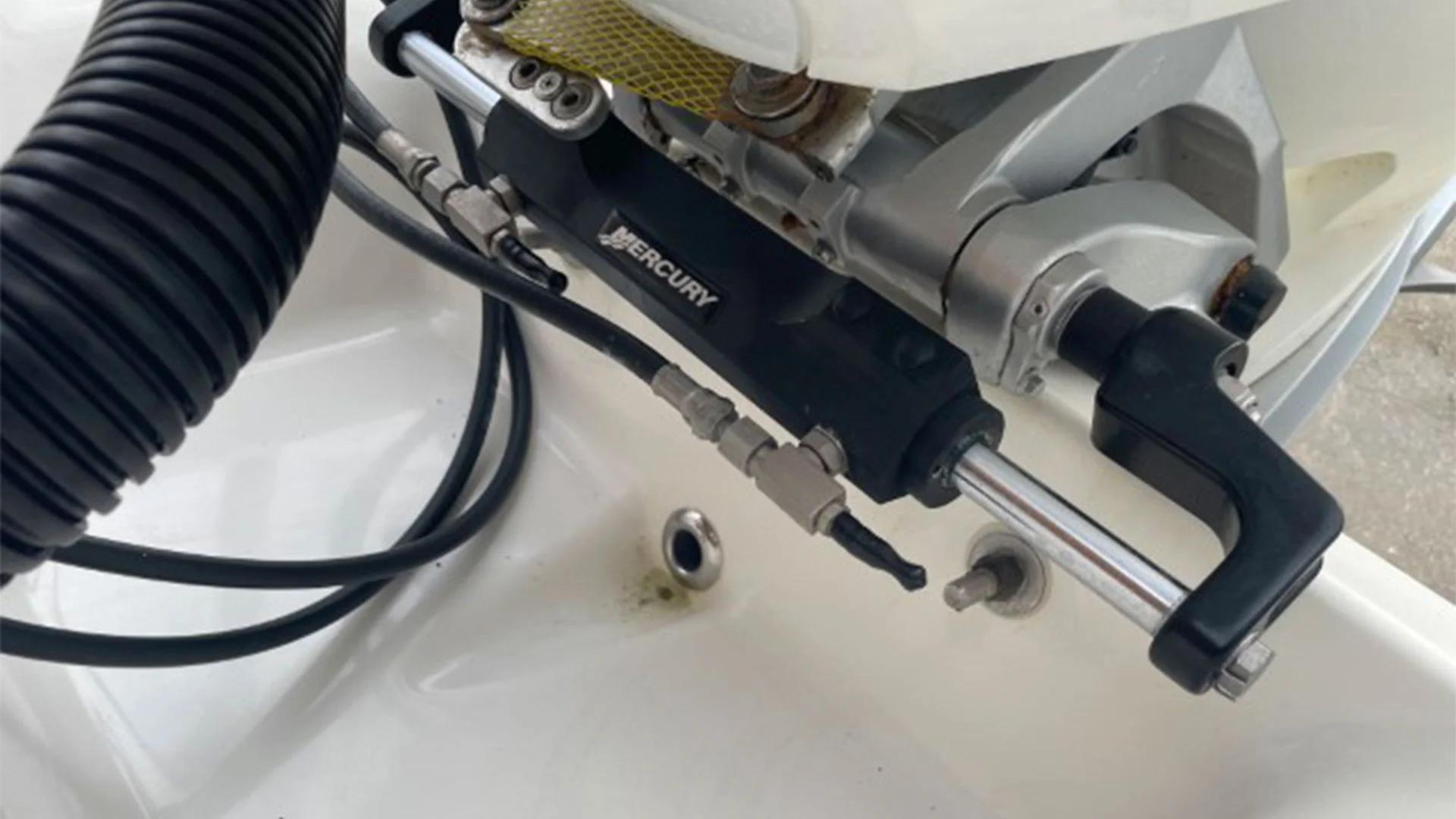 barco-de-segunda-mano-zodiac-medline-7-5-neopreno-detalle-mercury