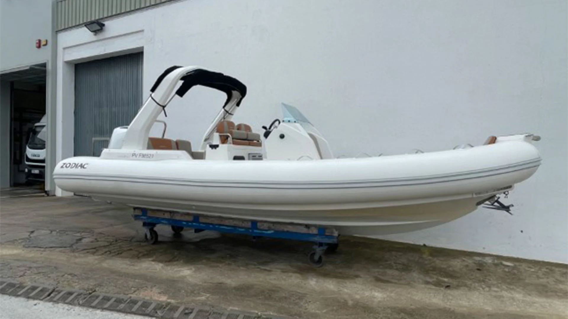 barco-de-segunda-mano-zodiac-medline-7-5-neopreno-en-exposicion