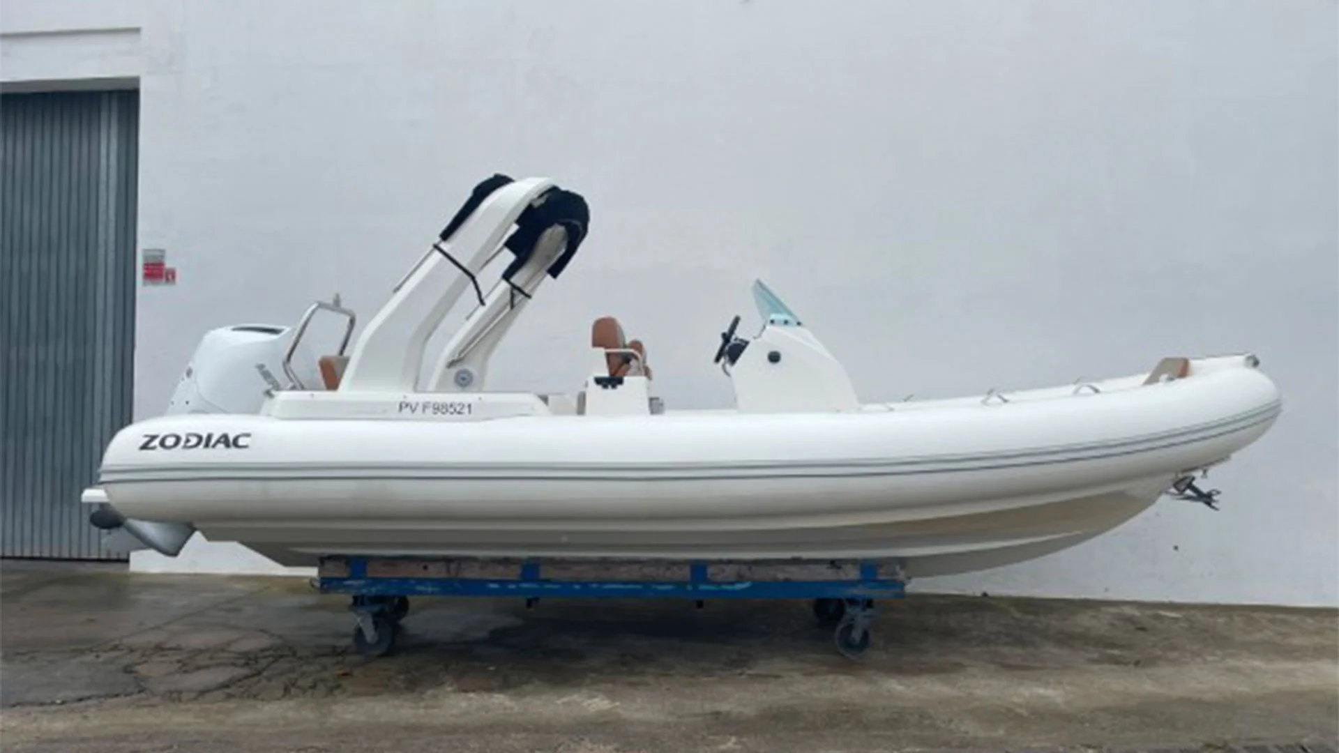 barco-de-segunda-mano-zodiac-medline-7-5-neopreno-vista-lateral