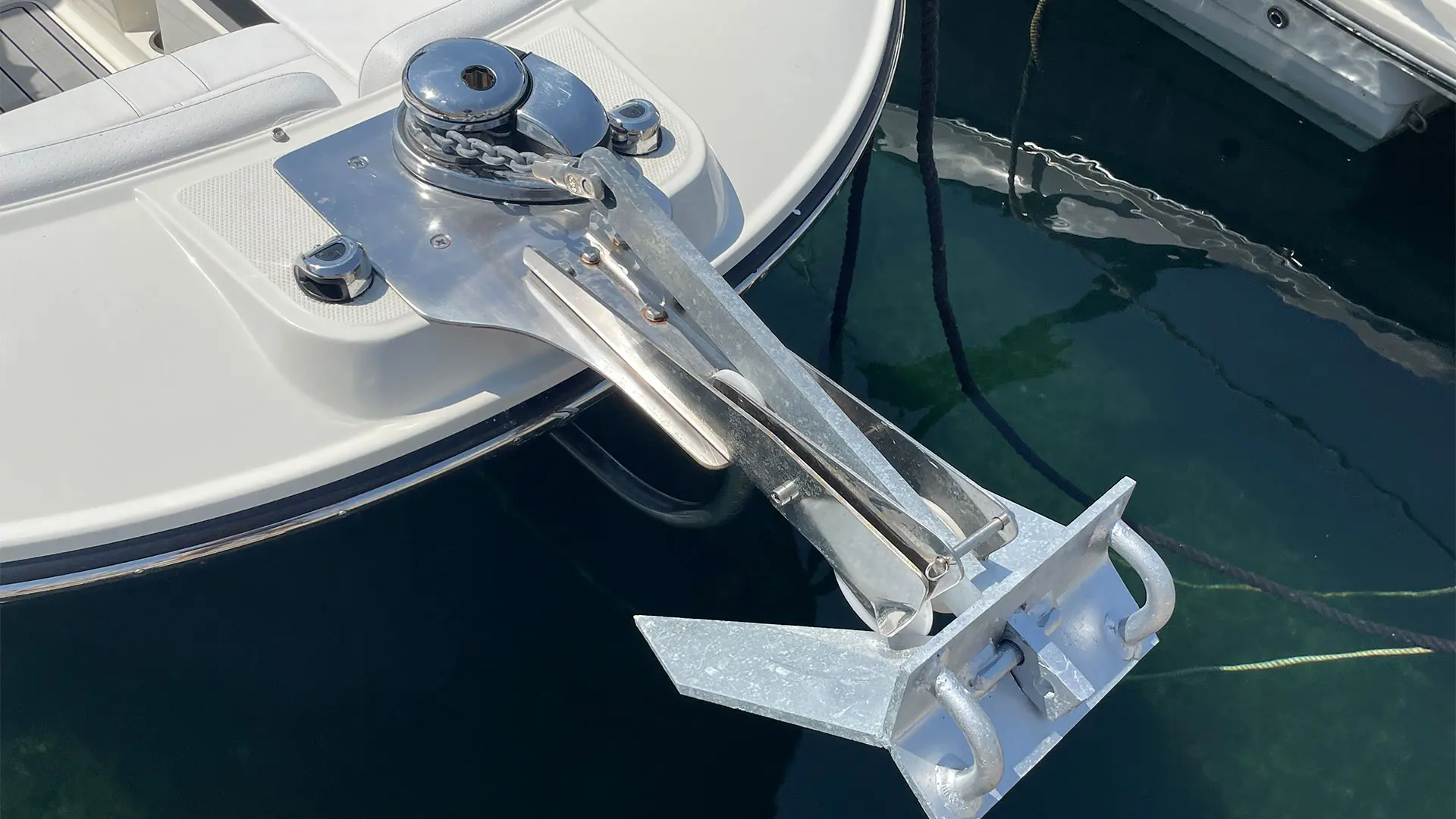 Barco demo Sea Ray SDX 230 OB - Ancla